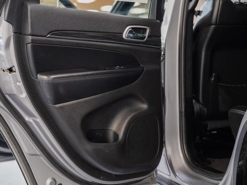 Used 2019 Jeep Grand Cherokee Limited w/ Luxury Group II RWD image 42