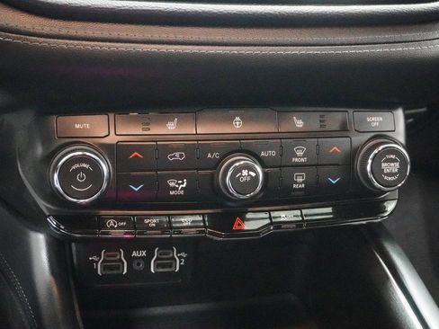 Certified 2024 Dodge Durango SXT w/ SXT Blacktop Group image 25