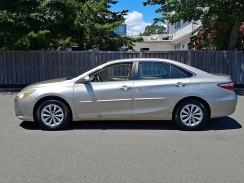 Used 2015 Toyota Camry LE FWD image 8