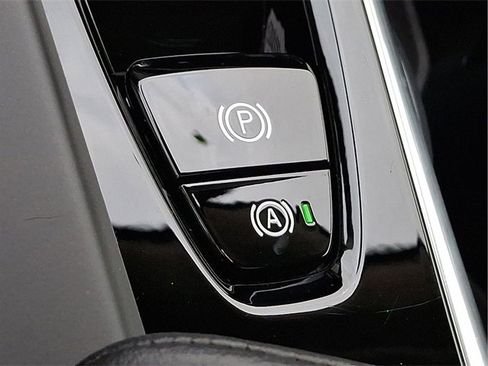 Certified 2025 Volvo XC60 B5 Plus image 19