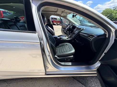 Used 2013 Ford Fusion SE FWD image 15