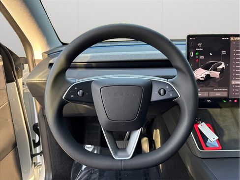 Used 2026 Tesla Model Y Long Range image 22