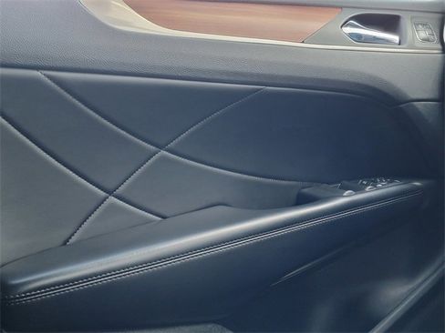 Used 2017 Lincoln MKC Reserve w/ Lincoln MKC Climate Package image 37