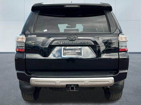 Used 2022 Toyota 4Runner TRD Off-Road Premium AWD/4WD image 4