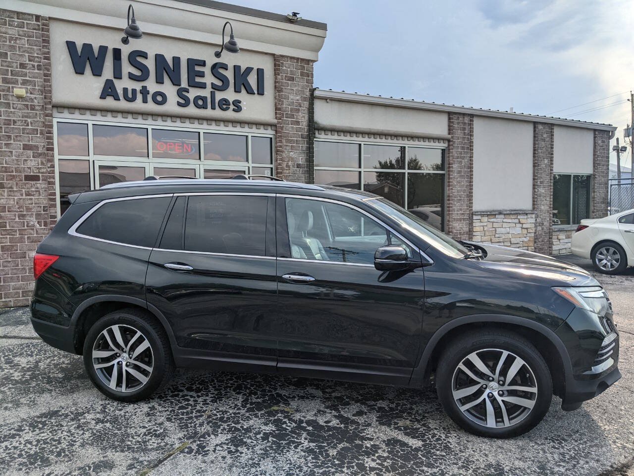 Used 2016 Honda Pilot Elite image 2