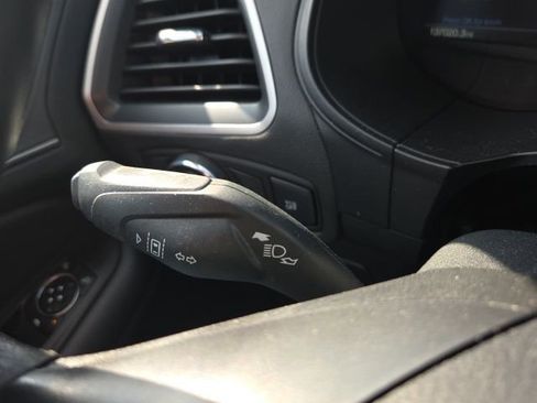 Used 2022 Ford Edge SE image 39