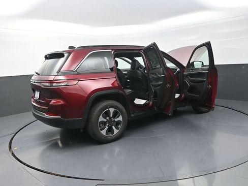 Used 2024 Jeep Grand Cherokee Limited 4xe w/ Trailer Tow Package AWD/4WD image 39