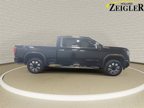 Used 2024 GMC Sierra 3500 Denali w/ Denali Reserve Package image 4