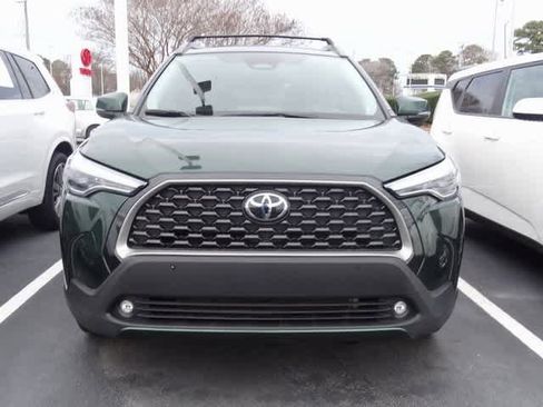 Used 2023 Toyota Corolla Cross XLE image 2