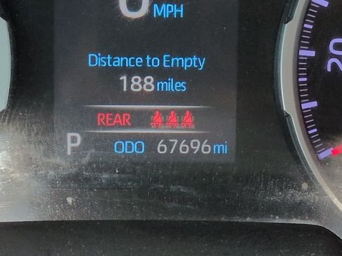 Used 2021 Toyota RAV4 XLE w/ Convenience Package FWD image 25