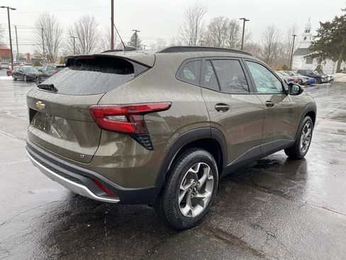 Used 2024 Chevrolet Trax LT w/ Sunroof Package image 7