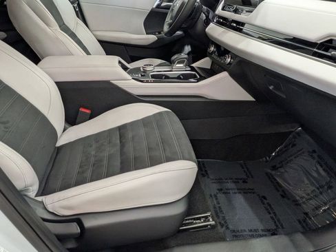 Used 2025 Mitsubishi Outlander SE FWD image 28