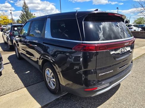 Used 2022 Kia Carnival LX FWD image 3