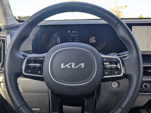 Certified 2025 Kia Sorento S w/ Panoramic Sunroof Package image 36