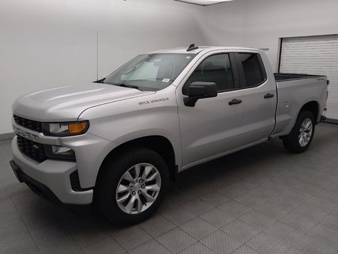 Used 2020 Chevrolet Silverado 1500 Custom w/ Custom Value Package AWD/4WD image 2
