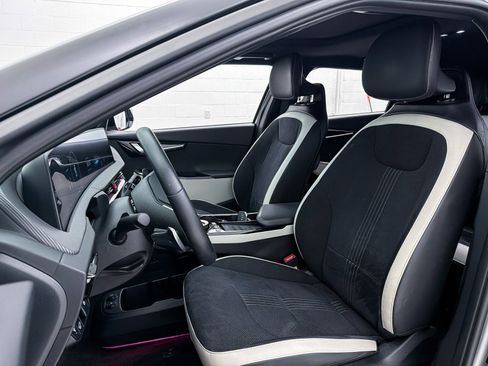 Used 2023 Kia EV6 GT-Line w/ GT-Line Suede Seat Package image 23