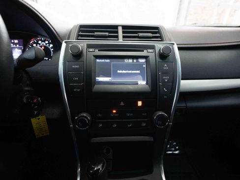 Used 2016 Toyota Camry SE image 17