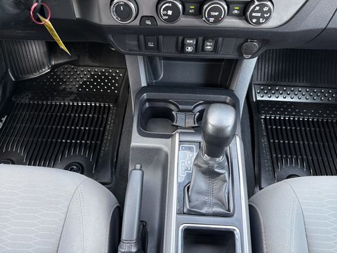 Used 2019 Toyota Tacoma SR5 AWD/4WD image 21