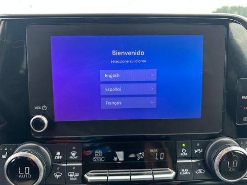 Used 2023 Toyota Highlander XLE AWD/4WD image 17