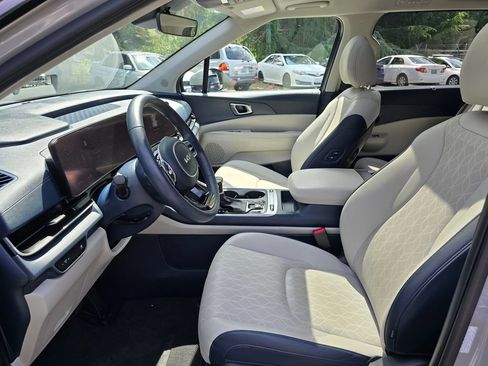 Used 2025 Kia Carnival SX FWD image 7