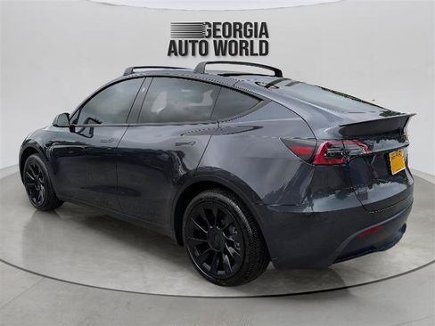 Used 2024 Tesla Model Y 2WD image 8