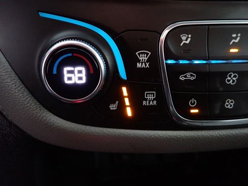 Used 2018 Chevrolet Equinox Premier image 4