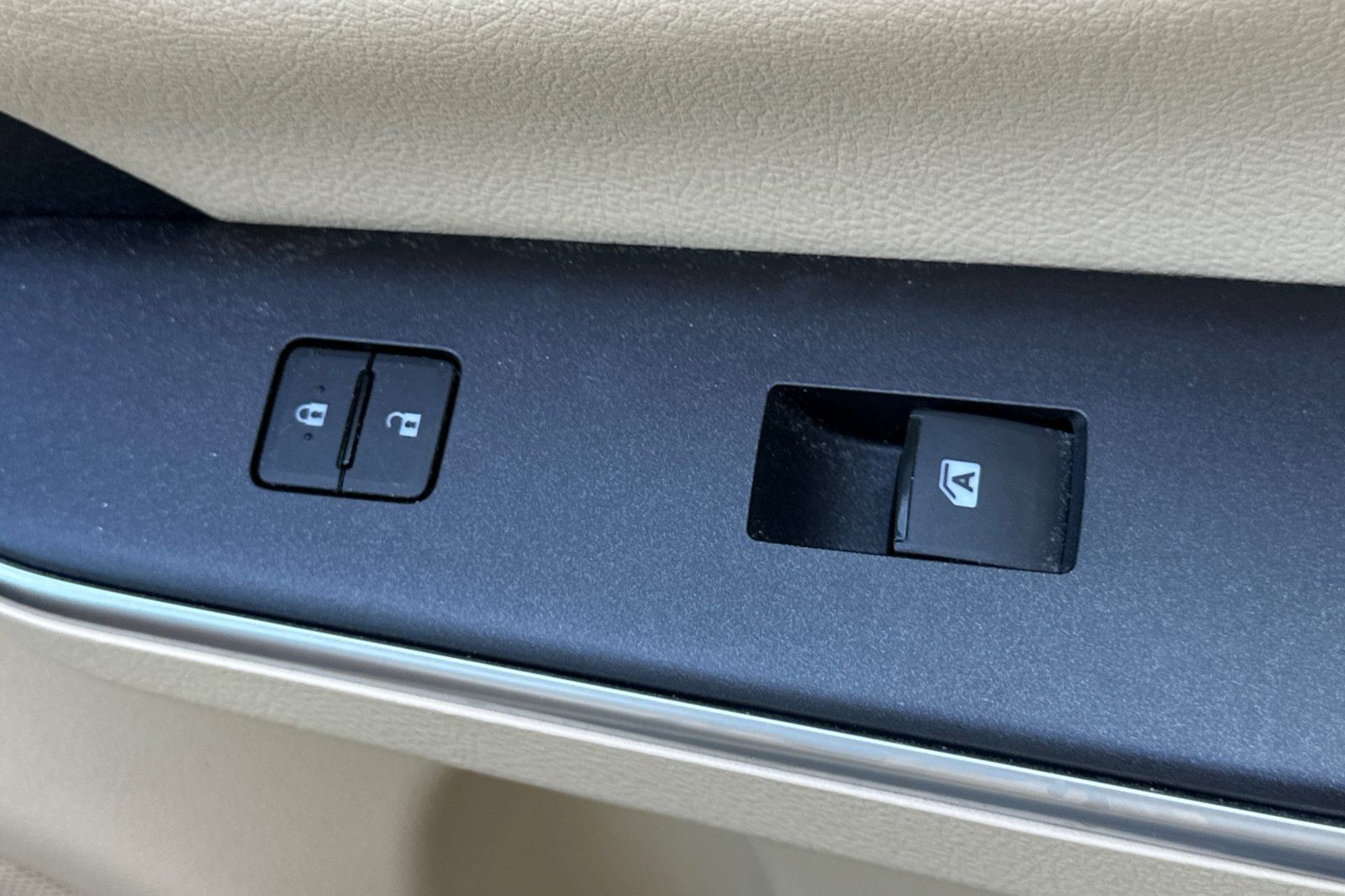 Used 2015 Toyota Camry XLE FWD image 21