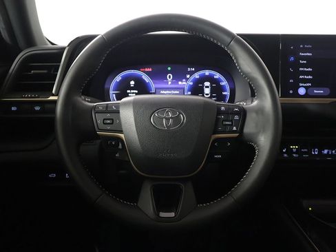 Used 2025 Toyota Crown AWD/4WD image 34