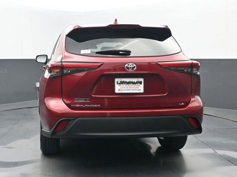 Used 2020 Toyota Highlander LE image 18