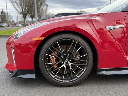 Used 2020 Nissan GT-R Premium w/ Premium Interior Package image 8