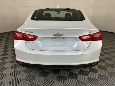 Used 2017 Chevrolet Malibu LT w/ Leather Package FWD image 8