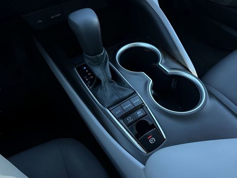 Used 2021 Toyota Camry LE image 24