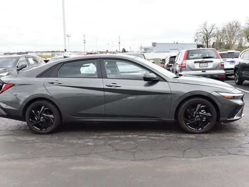 Used 2026 Hyundai Elantra Sport image 5