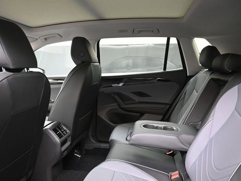 New 2026 Volkswagen Tiguan SE image 18