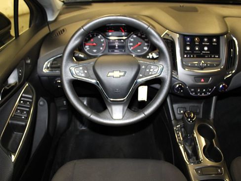 Used 2019 Chevrolet Cruze LT FWD image 10
