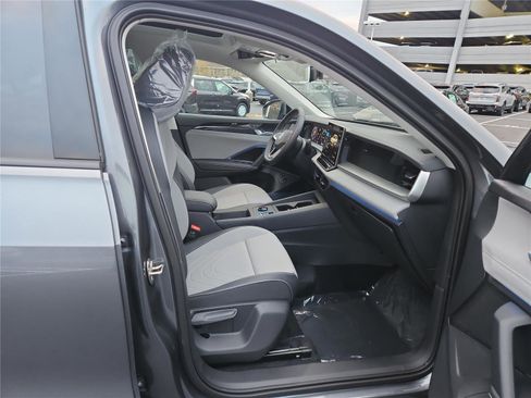 New 2026 Volkswagen Tiguan SE image 28