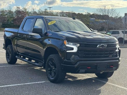 Used 2024 Chevrolet Silverado 1500 LT Trail Boss w/ Convenience Package II image 2