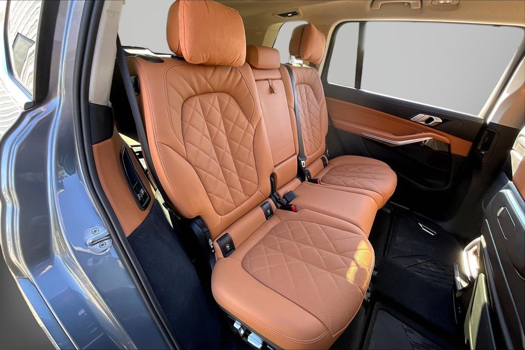 Used 2024 BMW X7 xDrive40i AWD/4WD image 25