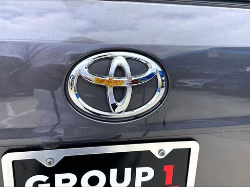 Used 2021 Toyota Highlander XLE FWD image 31