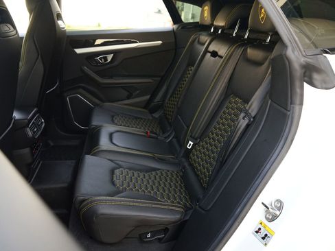 Used 2021 Lamborghini Urus AWD/4WD image 18