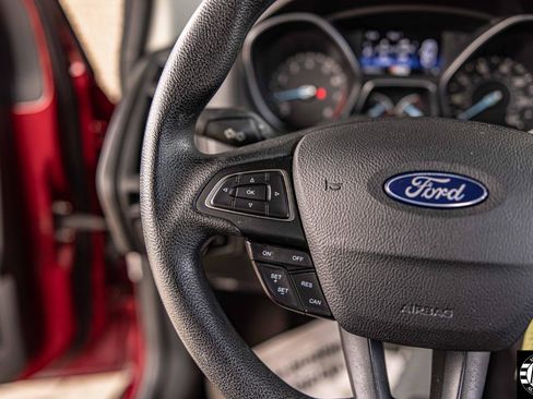 Used 2017 Ford Focus SE FWD image 23