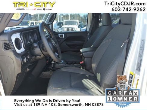 Used 2024 Jeep Wrangler Willys image 12