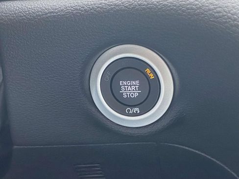 New 2026 Chrysler Pacifica Limited image 25