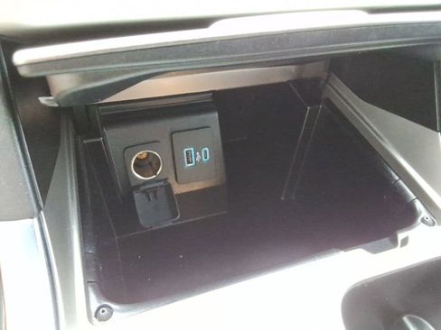 Used 2020 Ford Explorer XLT w/ Equipment Group 202A RWD image 33