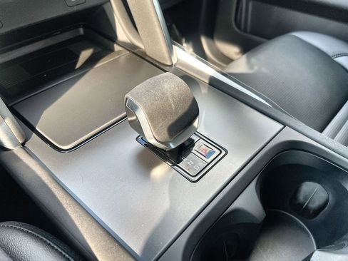 Used 2025 Land Rover Discovery Sport S image 27