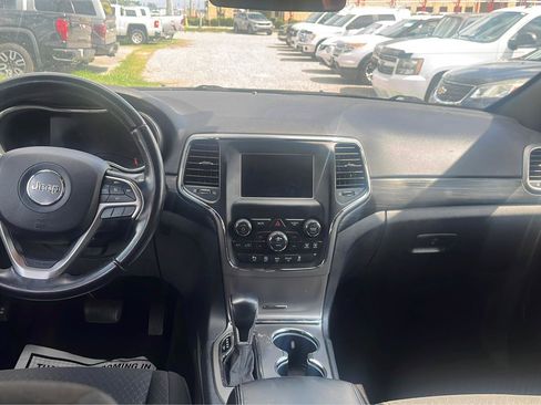 Used 2020 Jeep Grand Cherokee Laredo AWD/4WD image 17