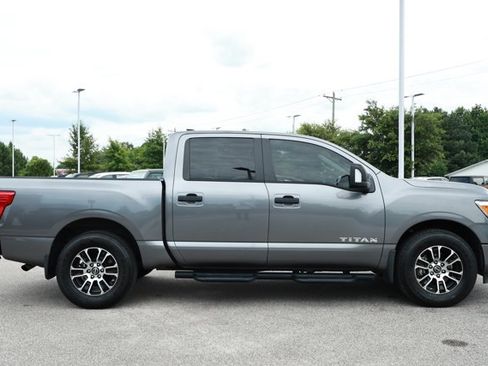 Used 2024 Nissan Titan SV w/ SV Convenience Package RWD image 4