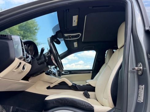 Used 2016 Porsche Cayenne S AWD/4WD image 17