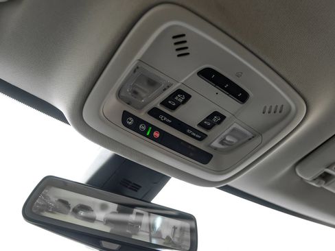 Used 2018 Chevrolet Traverse LT FWD image 41