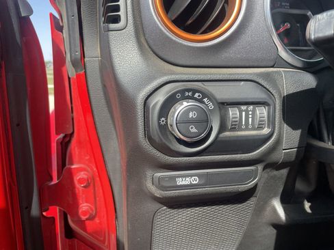 Used 2021 Jeep Gladiator Mojave AWD/4WD image 17